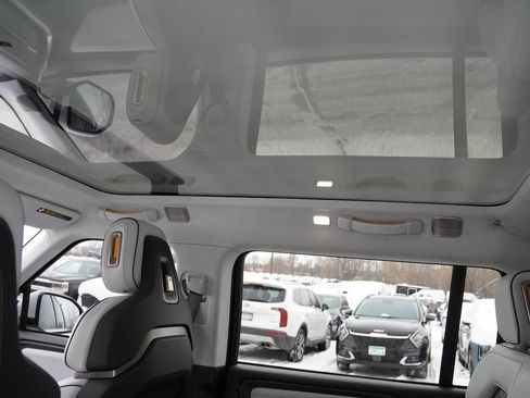 Used 2023 Rivian R1S Adventure image 19