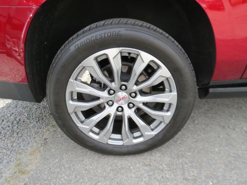 Used 2024 GMC Yukon XL Denali w/ Denali Reserve Package image 12