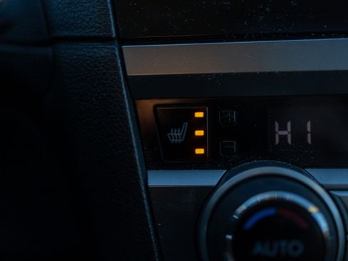 Used 2016 Subaru Outback 2.5i Limited image 11