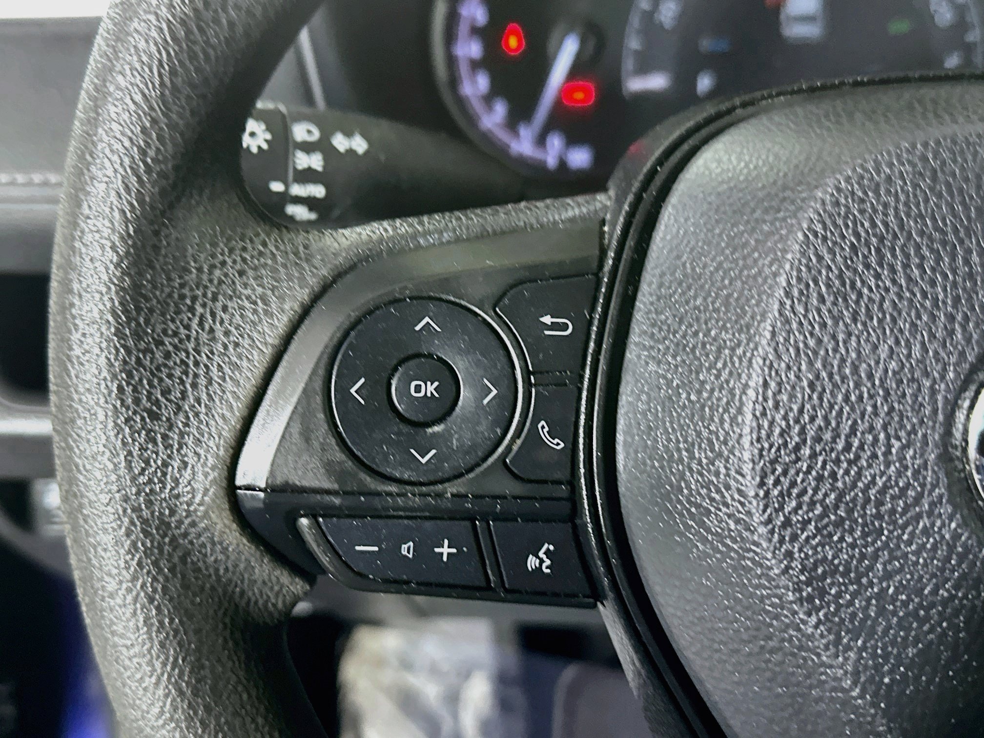 Used 2023 Toyota RAV4 XLE w/ Convenience Package FWD image 16