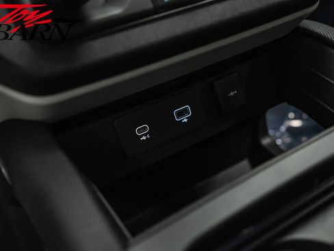 Used 2023 Land Rover Defender 110 X-Dynamic SE image 36