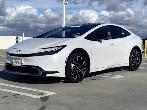 Certified 2025 Toyota Prius Plug-In Hybrid image 6