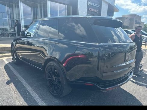 Used 2023 Land Rover Range Rover SE AWD/4WD image 2