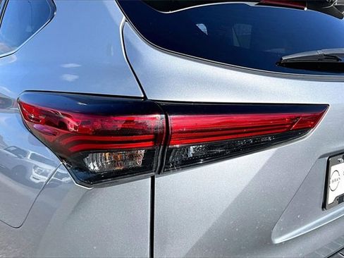 Used 2022 Toyota Highlander LE image 20