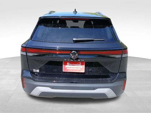 New 2026 Volkswagen Tiguan SE FWD image 4