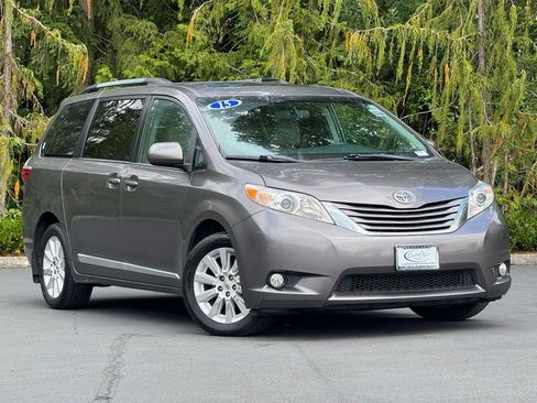 Used 2015 Toyota Sienna XLE w/ XLE Navigation Package AWD/4WD image 42