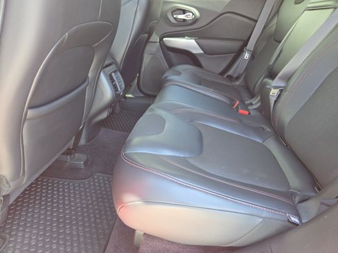 Used 2017 Jeep Cherokee Trailhawk image 30