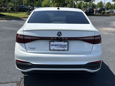 Used 2025 Volkswagen Jetta SE w/ Sunroof Package FWD image 8