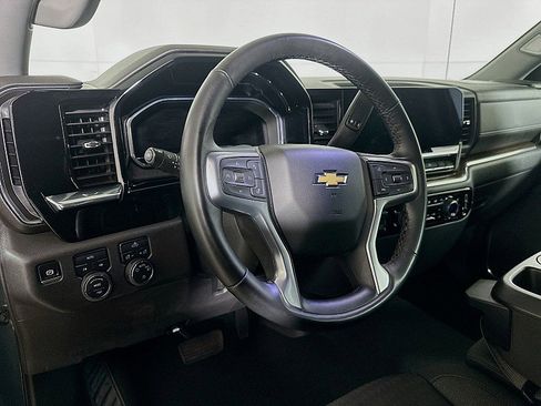Used 2025 Chevrolet Silverado 1500 LT image 9