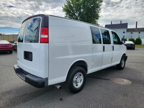 Used 2016 Chevrolet Express 2500 image 16