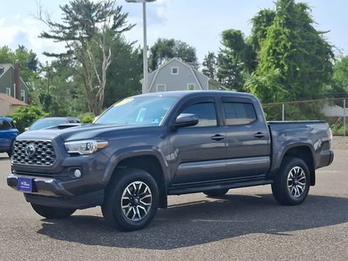 Used 2020 Toyota Tacoma TRD Sport w/ Technology Package AWD/4WD image 3