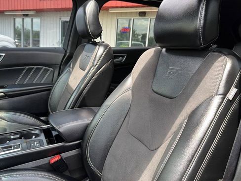 Used 2019 Ford Edge ST w/ Equipment Group 401A AWD/4WD image 18