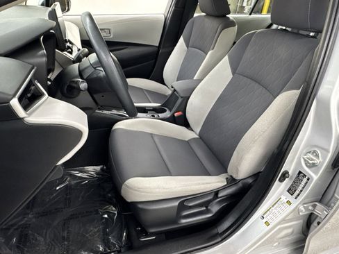 Used 2023 Toyota Corolla LE image 4