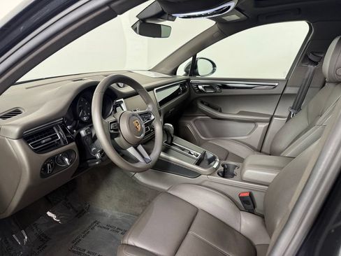 Certified 2023 Porsche Macan AWD/4WD image 4