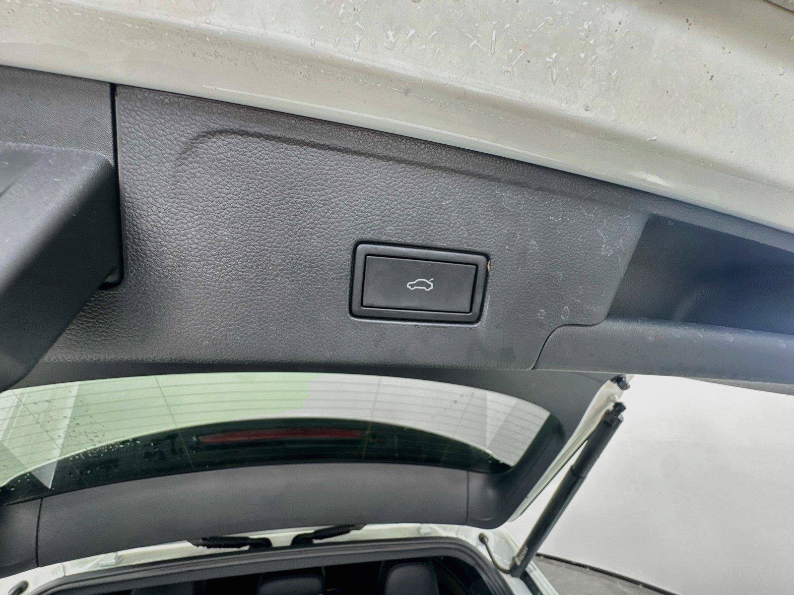 Certified 2023 Volkswagen Atlas Cross Sport SE FWD image 33