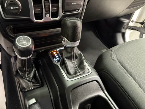 Used 2018 Jeep Wrangler Unlimited Sahara w/ Uconnect 4C Nav & Sound Group image 18