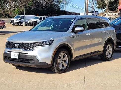 Used 2021 Kia Sorento LX image 3