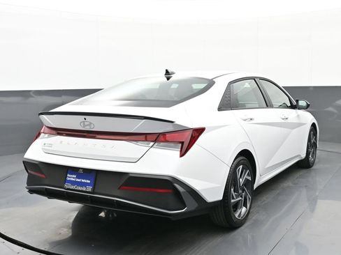 Certified 2025 Hyundai Elantra Sport image 4