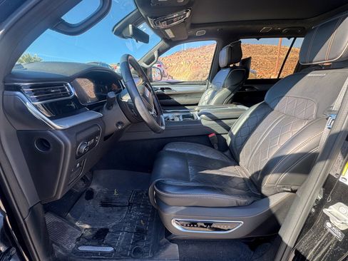 Used 2022 Jeep Grand Wagoneer Series III w/ Rear Seat Video Group 1 image 9