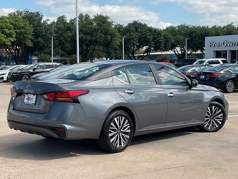 Used 2025 Nissan Altima 2.5 SV FWD image 4