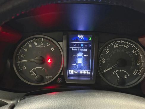 Used 2018 Toyota Tacoma TRD Sport AWD/4WD image 28