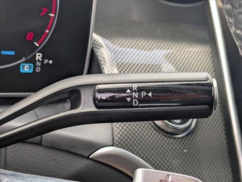 Used 2024 Mercedes-Benz GLC 300 4MATIC image 12