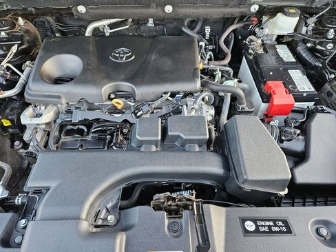Used 2022 Toyota RAV4 XLE AWD/4WD image 34