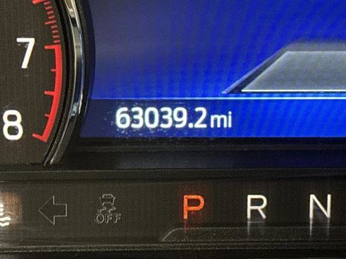 Used 2023 Ford Explorer XLT image 6