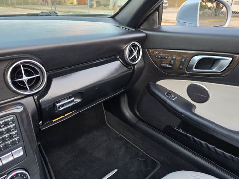 Used 2015 Mercedes-Benz SLK 250 image 35