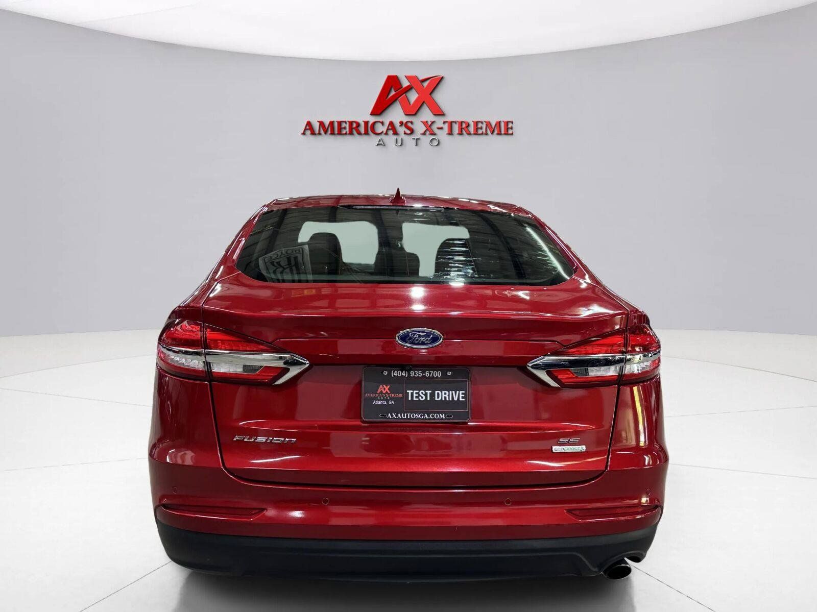 Used 2020 Ford Fusion SE FWD image 6