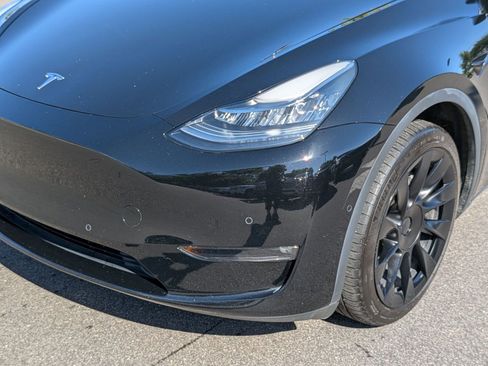 Used 2022 Tesla Model Y Long Range AWD/4WD image 9