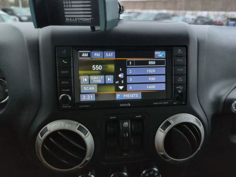 Used 2018 Jeep Wrangler Unlimited Rubicon w/ Cold Weather Group image 25