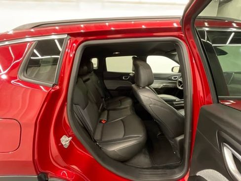 Used 2025 Jeep Compass Latitude AWD/4WD image 23
