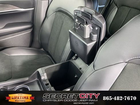 New 2026 Jeep Grand Cherokee Altitude image 25