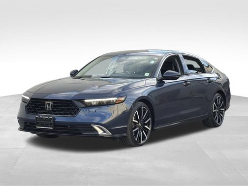 Used 2023 Honda Accord Touring image 3