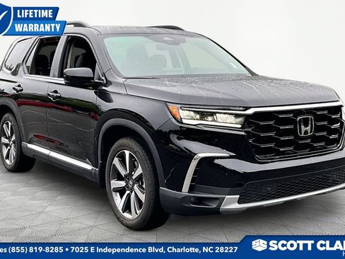 Used 2025 Honda Pilot Elite image 1