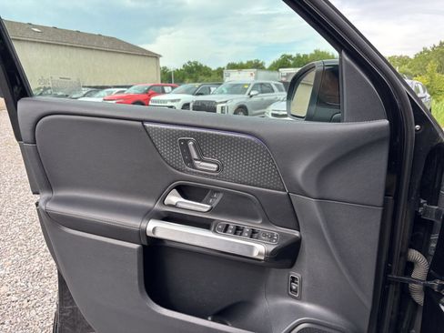 Used 2025 Mercedes-Benz GLB 250 image 18