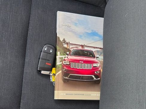 Used 2016 Jeep Grand Cherokee Laredo w/ Quick Order Package 23E AWD/4WD image 11