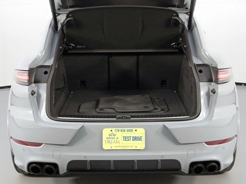Used 2022 Porsche Cayenne GTS image 10