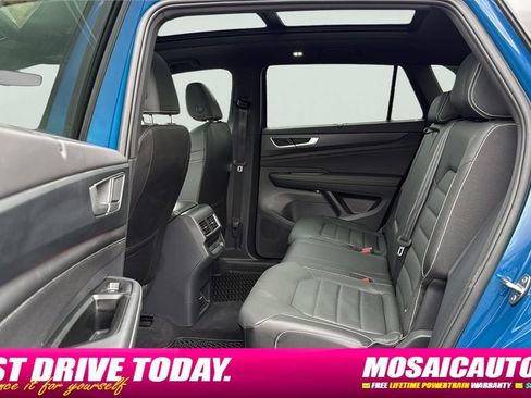 Used 2025 Volkswagen Atlas Cross Sport SEL R-Line AWD/4WD image 21
