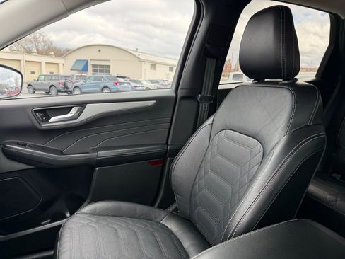 Certified 2023 Ford Escape Platinum w/ Premium Technology Package AWD/4WD image 27