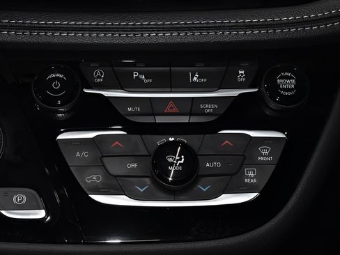New 2026 Chrysler Pacifica Select AWD/4WD image 17