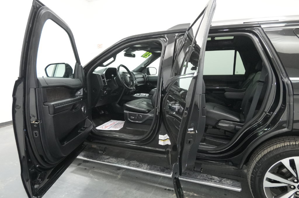 Used 2020 Ford Expedition Limited w/ Equipment Group 302A AWD/4WD image 28