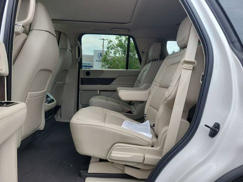 Used 2018 Lincoln Navigator Select w/ Cargo Package RWD image 11