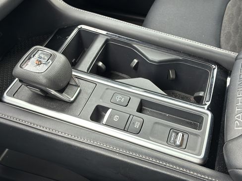 Used 2025 Nissan Pathfinder SV FWD image 22