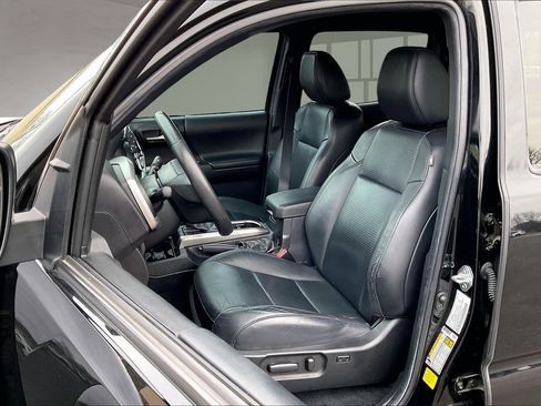 Used 2022 Toyota Tacoma Limited image 22