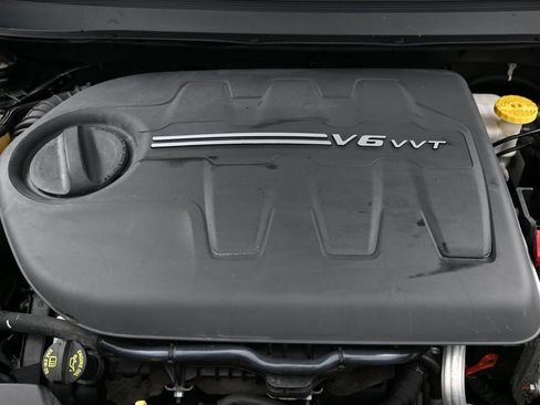 Used 2018 Jeep Cherokee Latitude w/ Safety Group image 34