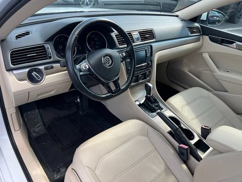 Used 2017 Volkswagen Passat 1.8T SE FWD image 12