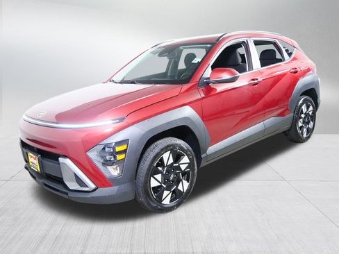 Used 2024 Hyundai Kona SEL AWD/4WD image 3