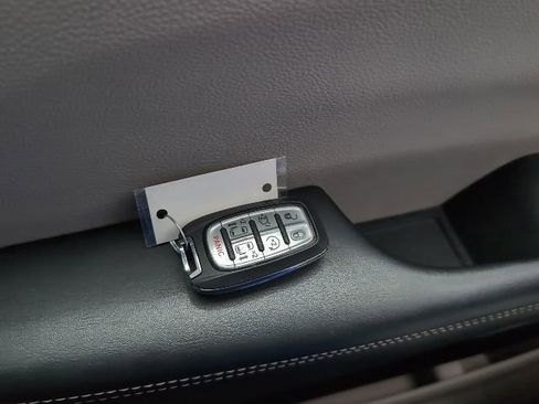 Used 2024 Chrysler Pacifica Touring-L image 29